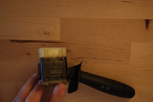 Datei:Scheibenwischerhebel 07 Deckel 1 Spange 3.jpg