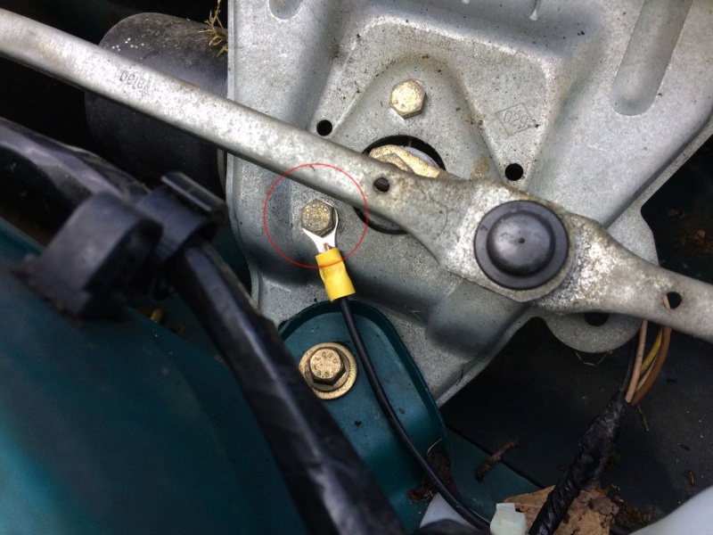 Datei:G1Ph1 Scheibenwischermotor Massekabel.jpg